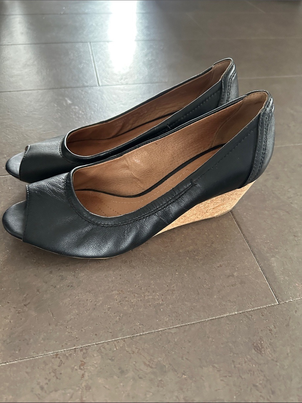 Clarks Black Leather Women’s Slip-On wedges size 7.5